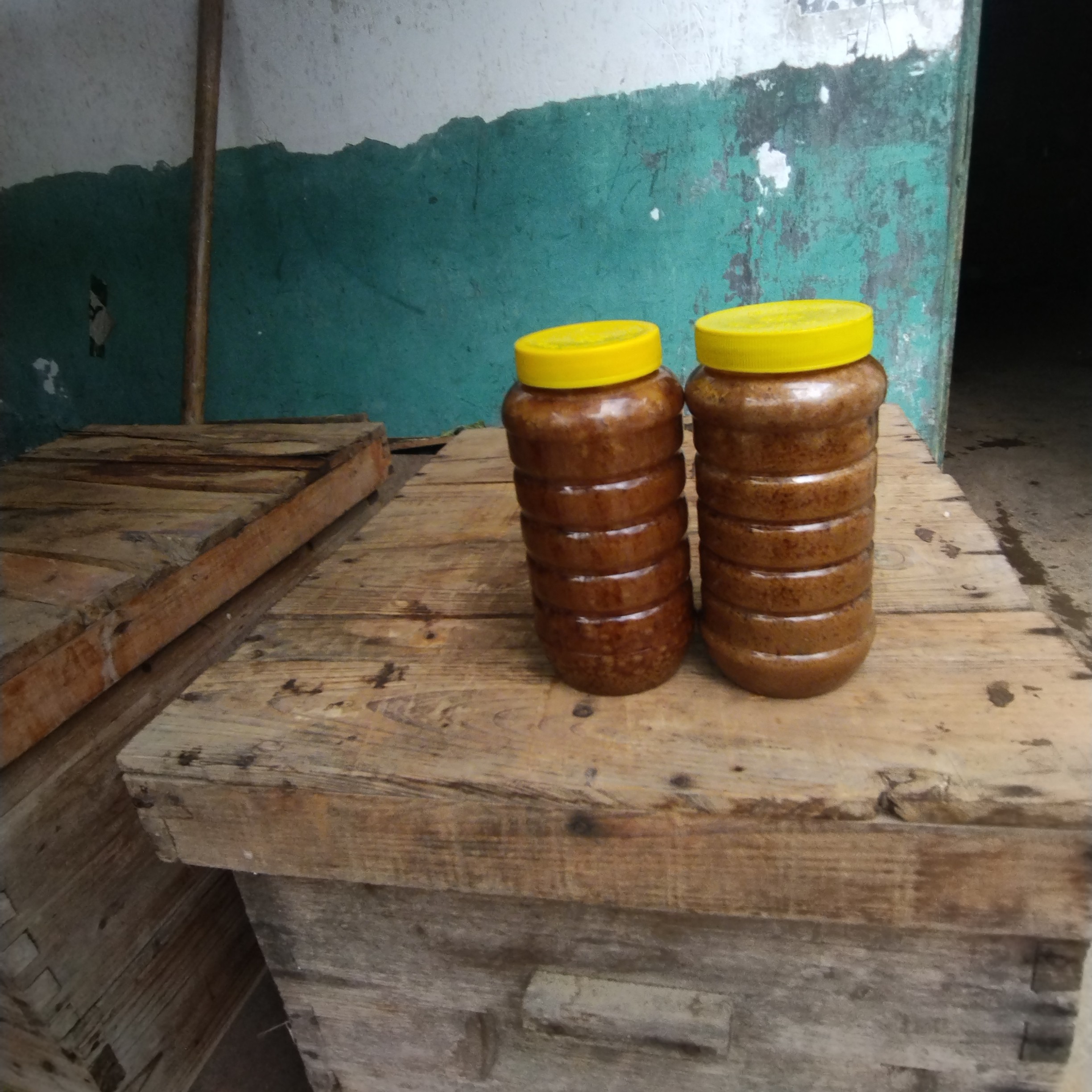 黑土蜂山花土蜂蜜 一瓶2斤