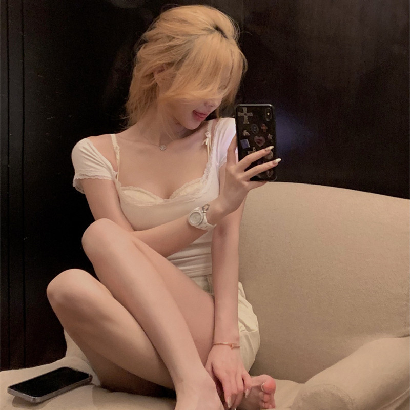 2024夏季新款纯欲辣妹蕾丝拼接小众ins显瘦修身短袖上衣女设计感