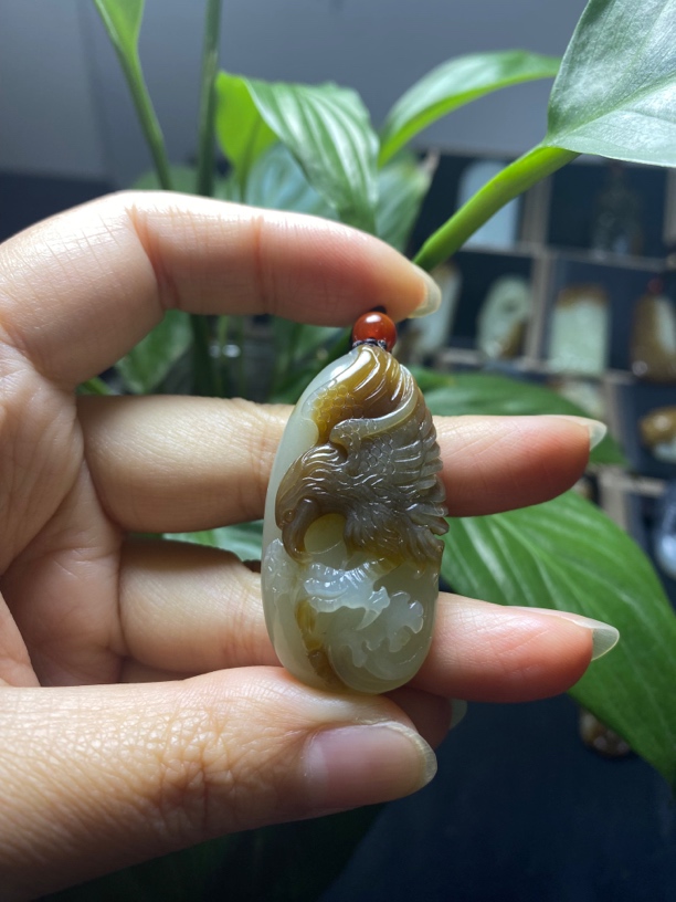 和田玉抓住机遇挂件 尺寸43.6*23*12 重量 20克