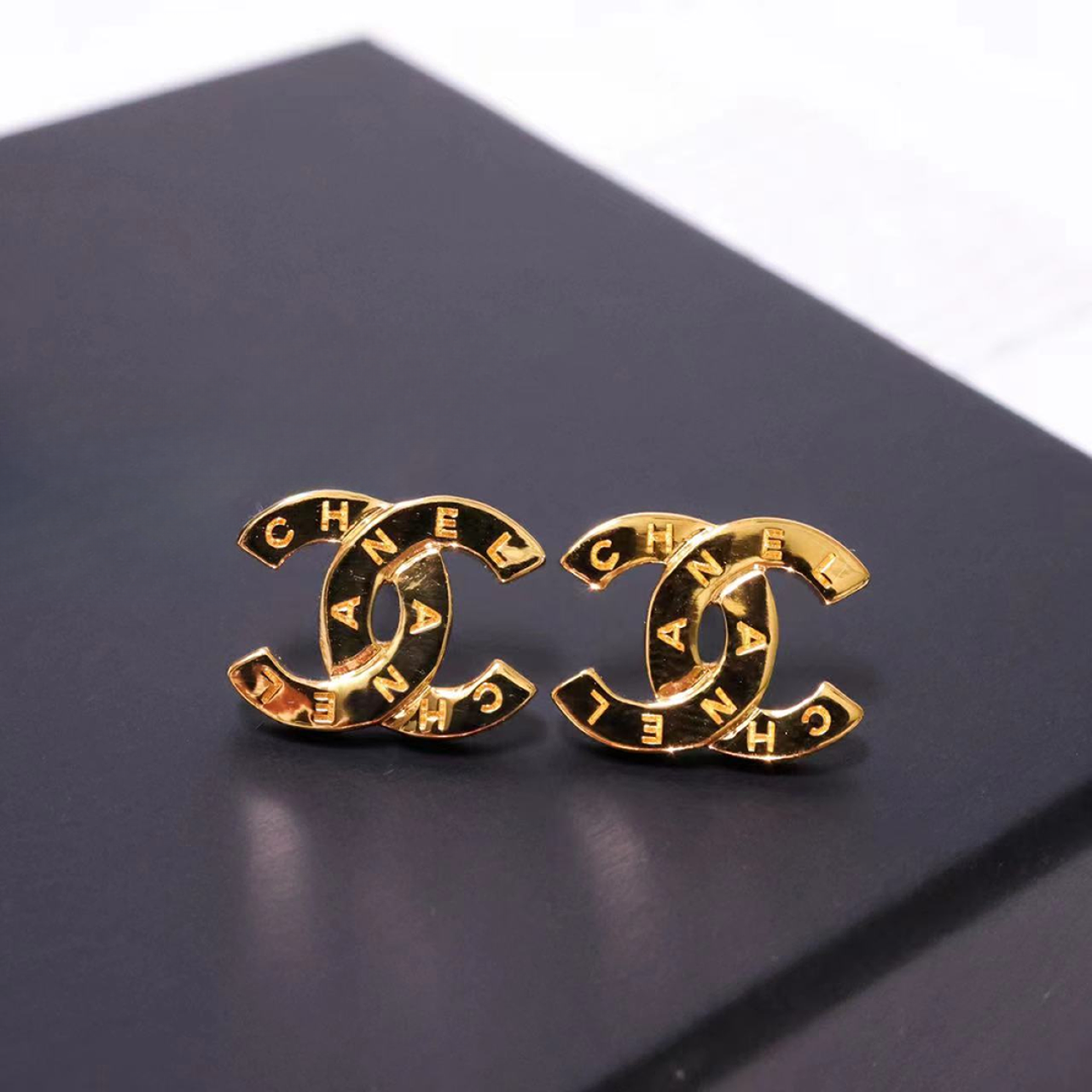 未使用 Chanel/香奈儿 金色字母无钻小号双C耳钉 05706