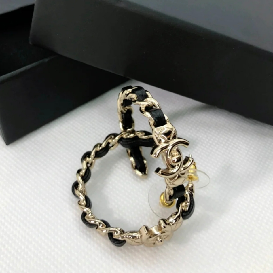 全新未使用 Chanel/香奈儿 包扣双C皮穿链中号耳圈 耳环05107