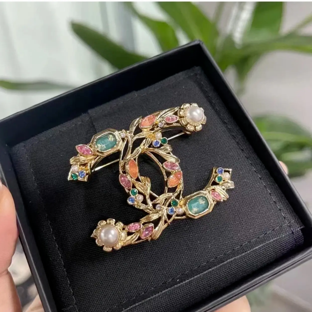 全新未使用 Chanel/香奈儿 彩宝复古金色中号胸针  03768