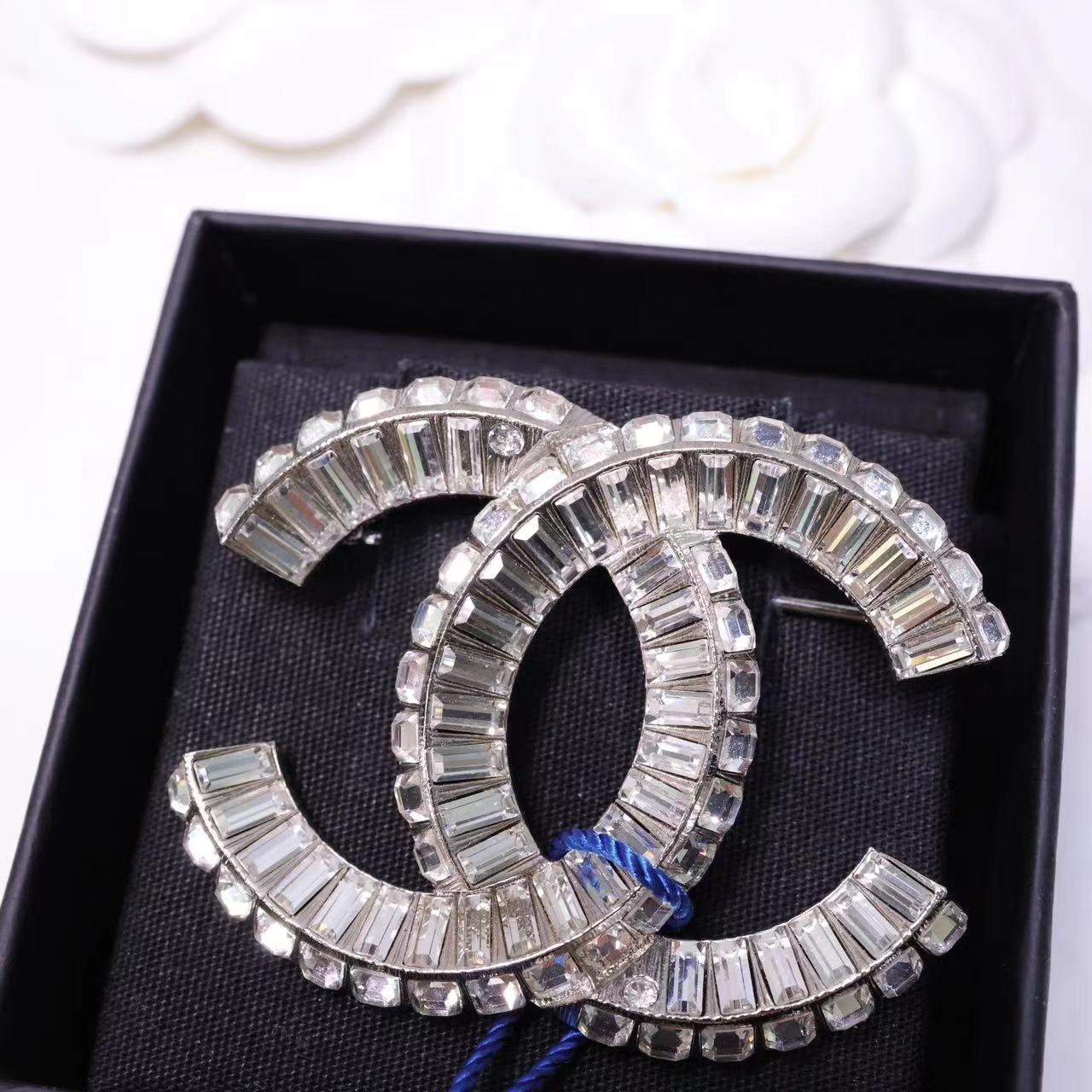 全新未使用 Chanel/香奈儿 银色满钻方糖经典双C中号胸针 03115
