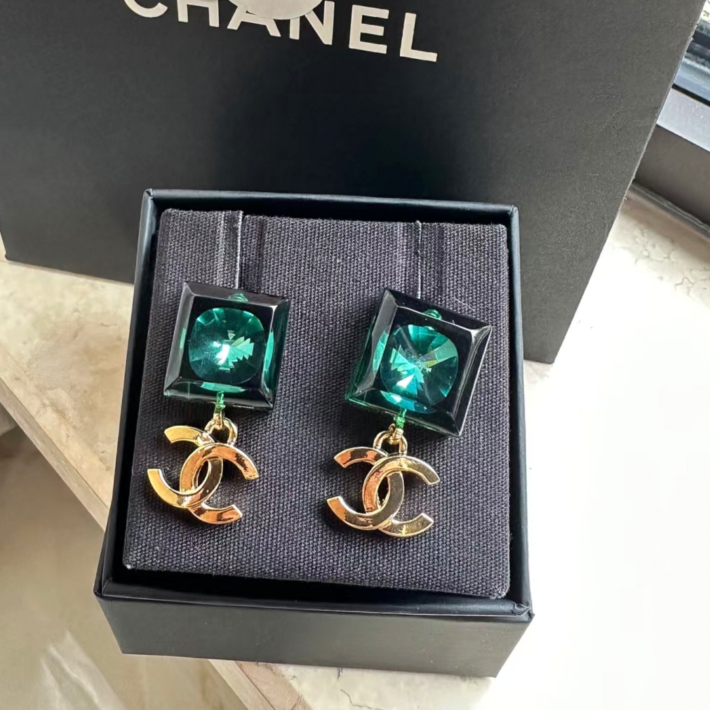 未使用 Chanel/香奈儿 23新款绿色方糖耳环 05301
