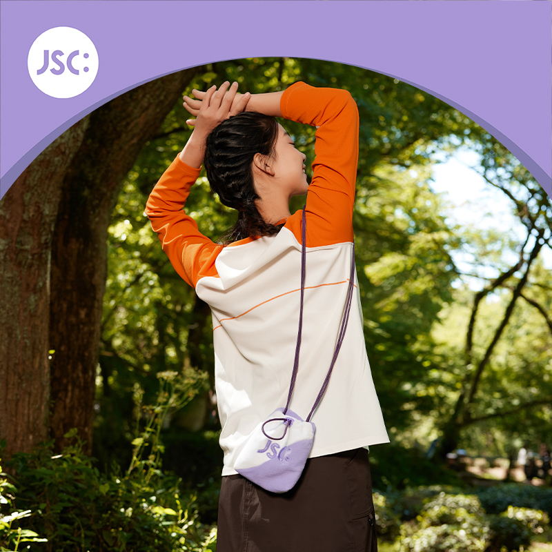 JSC运动休闲摇粒绒斜跨包日常百搭柔软拼色抽绳可调节收纳包时尚