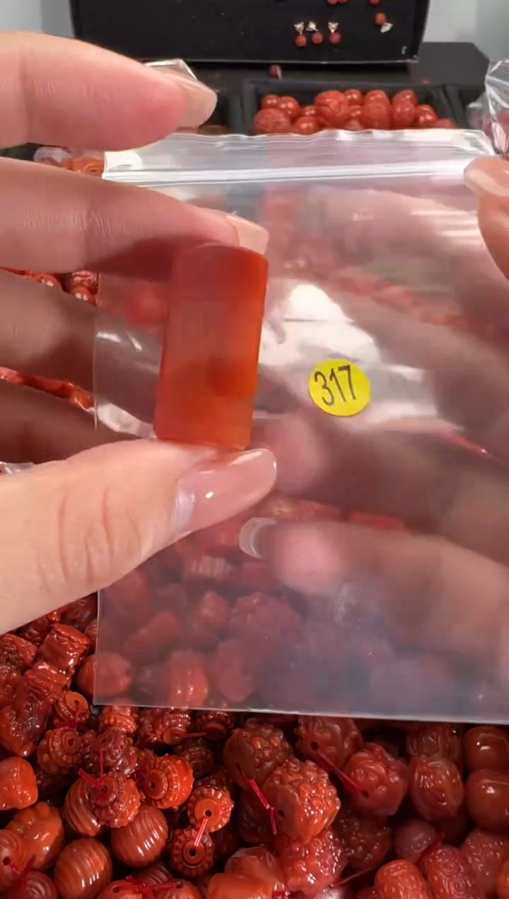 【闪购商品】南红玛瑙颈饰未镶嵌1