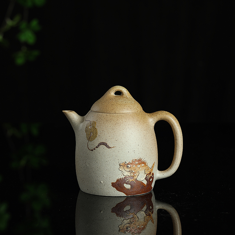 宜兴贵妃窑柴烧泥绘白段秦权壶