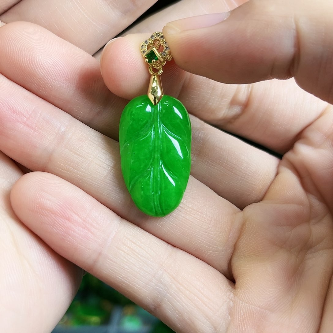 翡翠颈饰未镶嵌吊坠