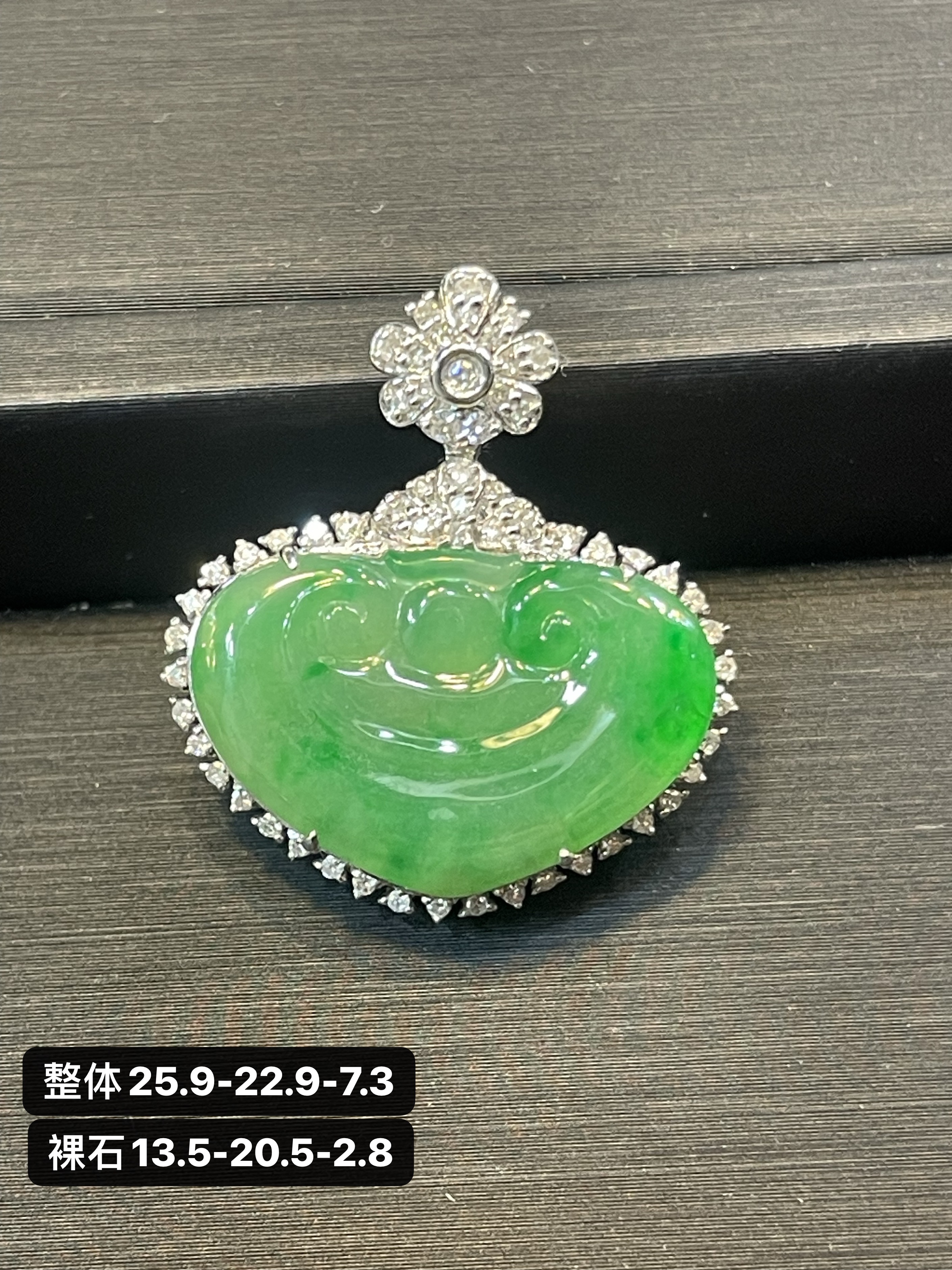 荣翠翡翠珠宝，天然缅料翡翠A货18k金镶嵌如意头吊坠