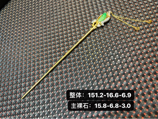 荣翠翡翠珠宝，天然缅料翡翠A货18k金镶嵌发簪吊坠。