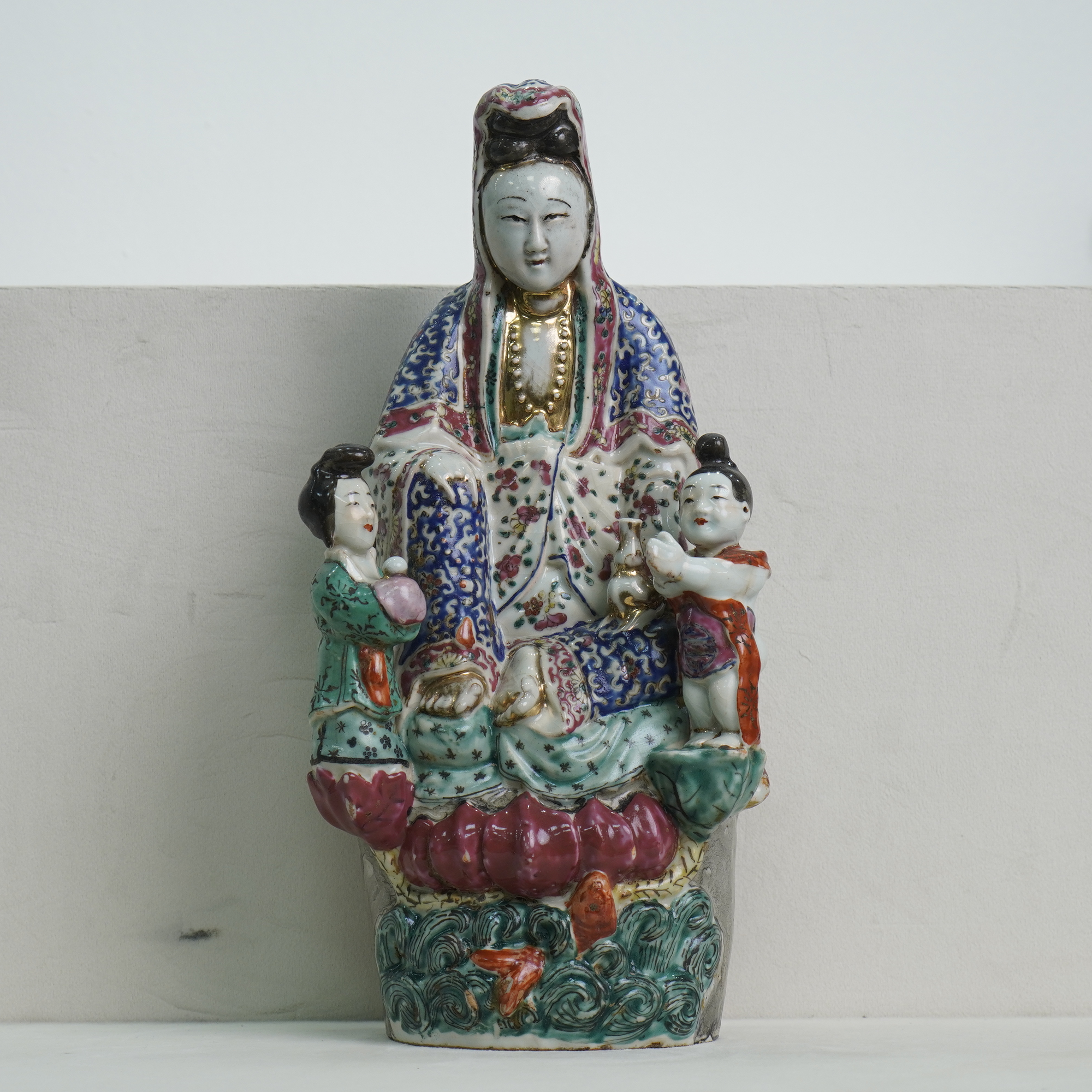 【民国】粉彩送子观音瓷塑像