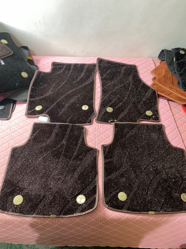 特价汽车脚垫上层不分版型  不分版型 不退换无售后