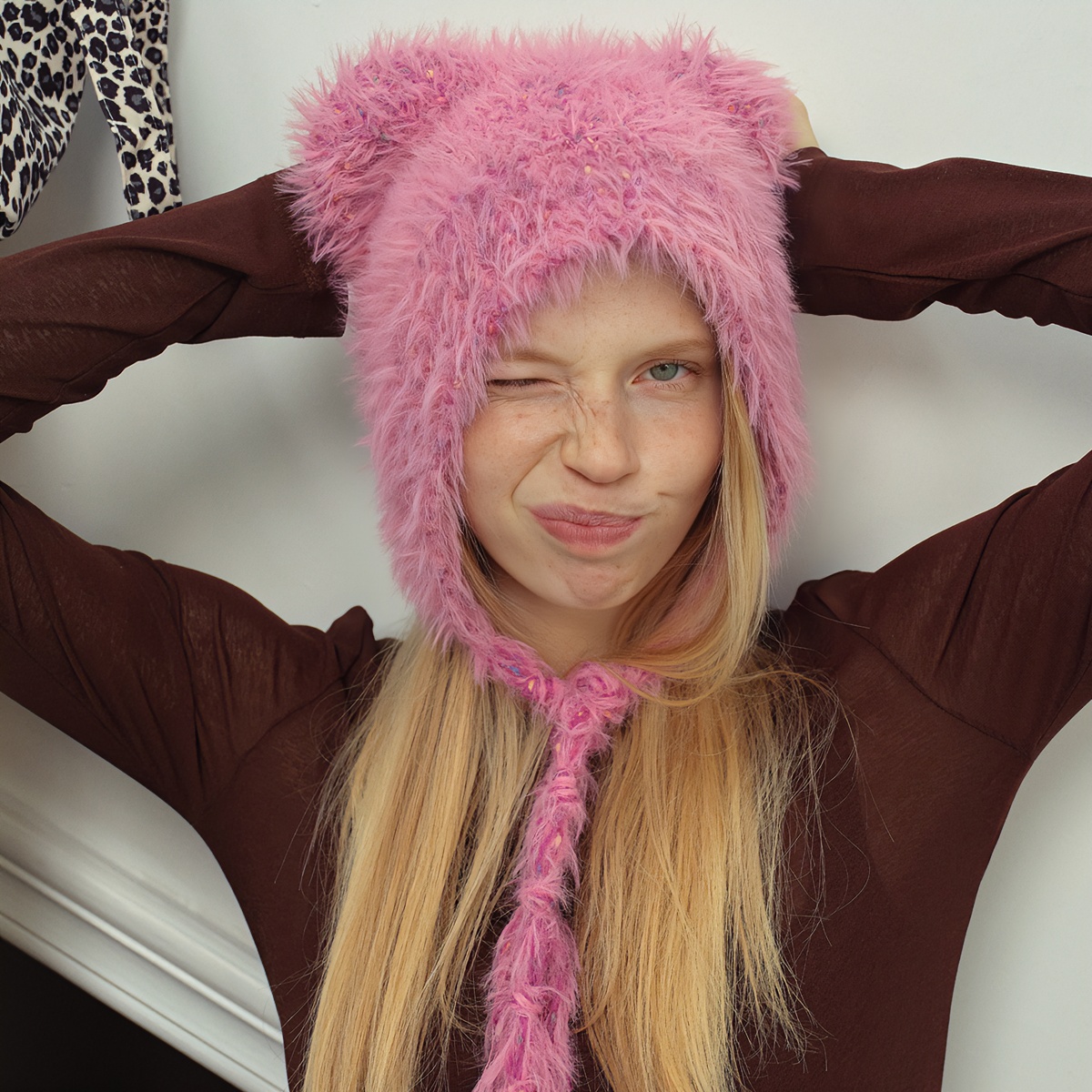 《彩点小熊》原创设计款多巴胺色绑带毛线帽女冬季保暖套头可爱冷帽