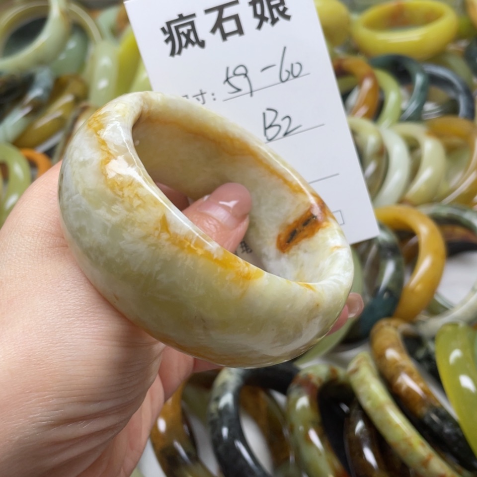 【闪购商品】蛇纹石玉手镯未镶嵌