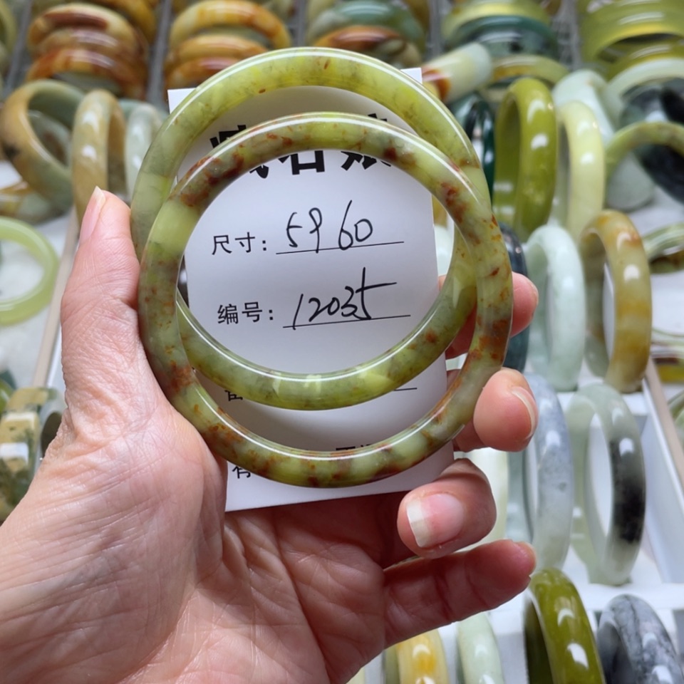 【闪购商品】蛇纹石玉手镯未镶嵌
