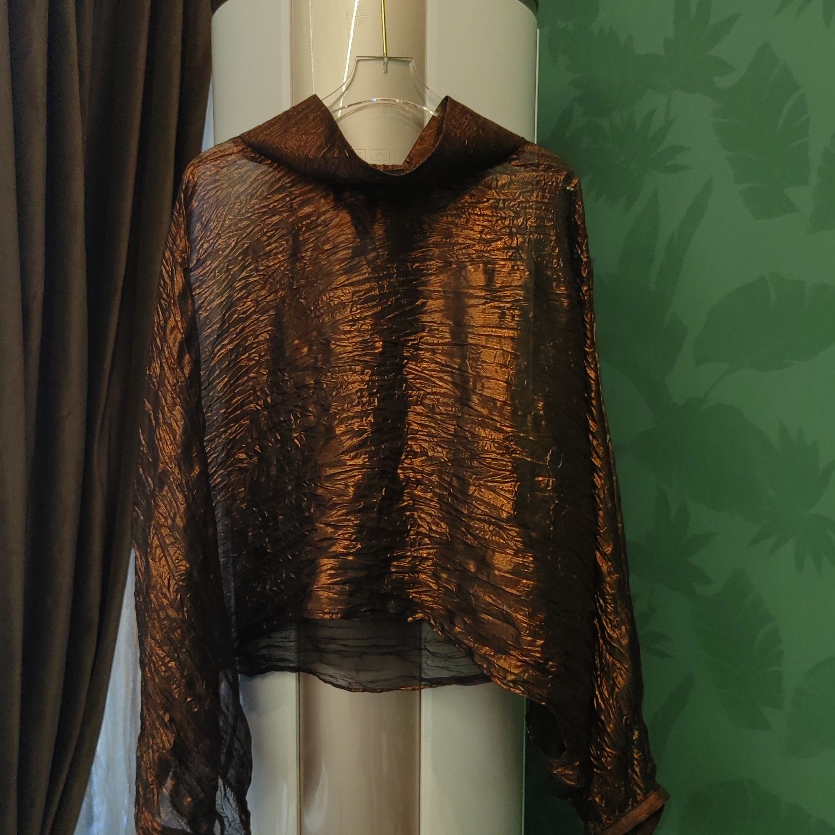 古咖色褶皱薄小衫