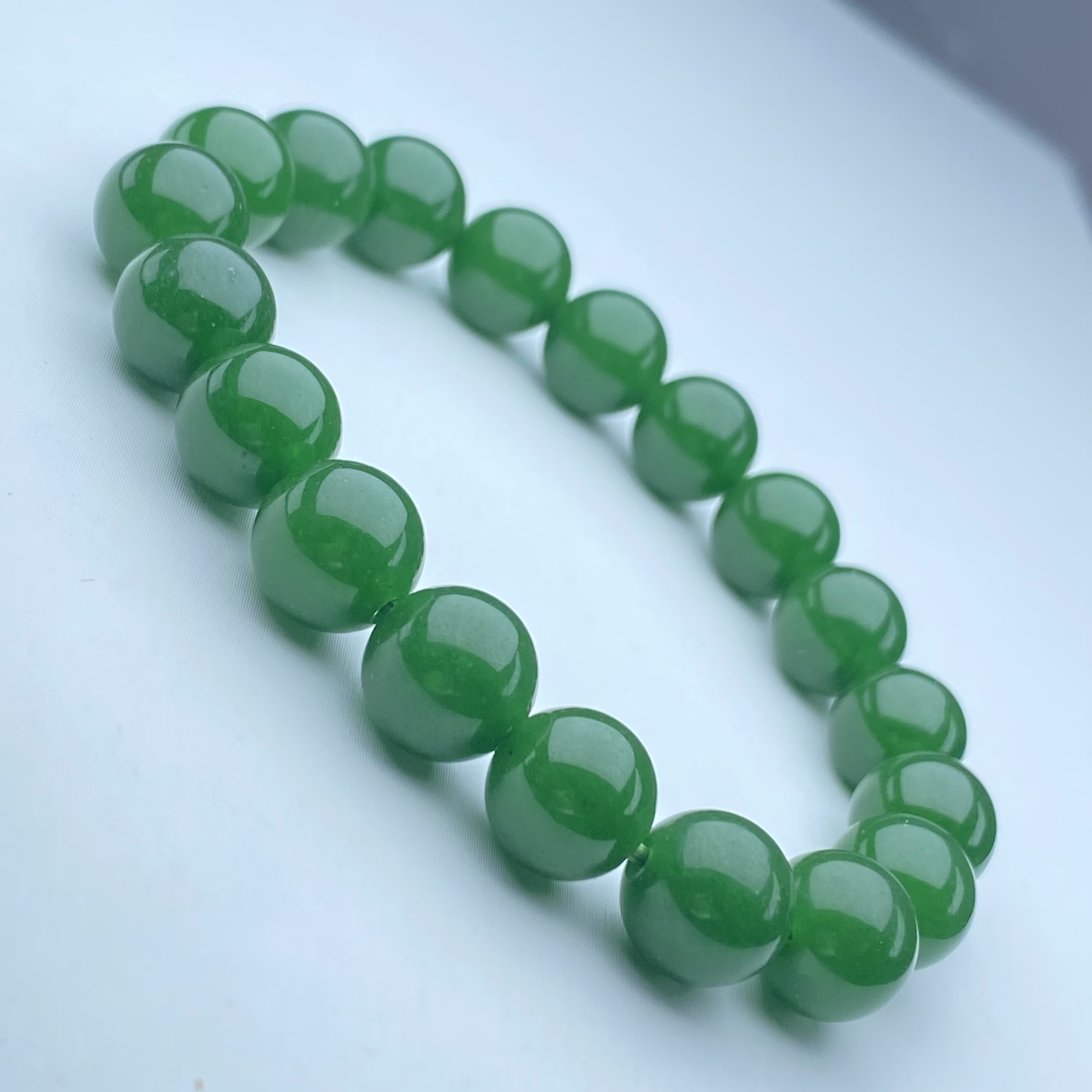 92号精品菠菜绿手链10mm多样性发一件