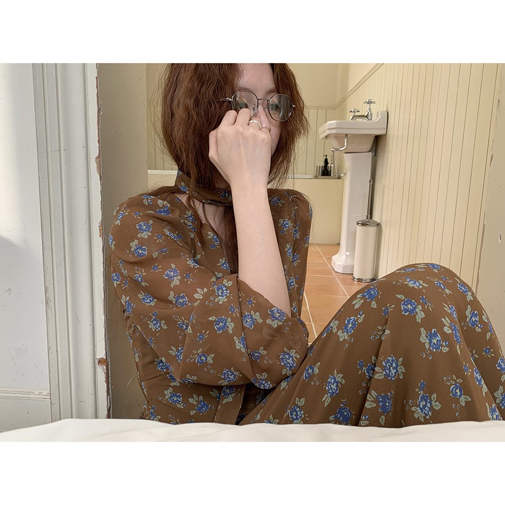 Hellooo Eat  复古碎花v领连衣裙韩版EM1676