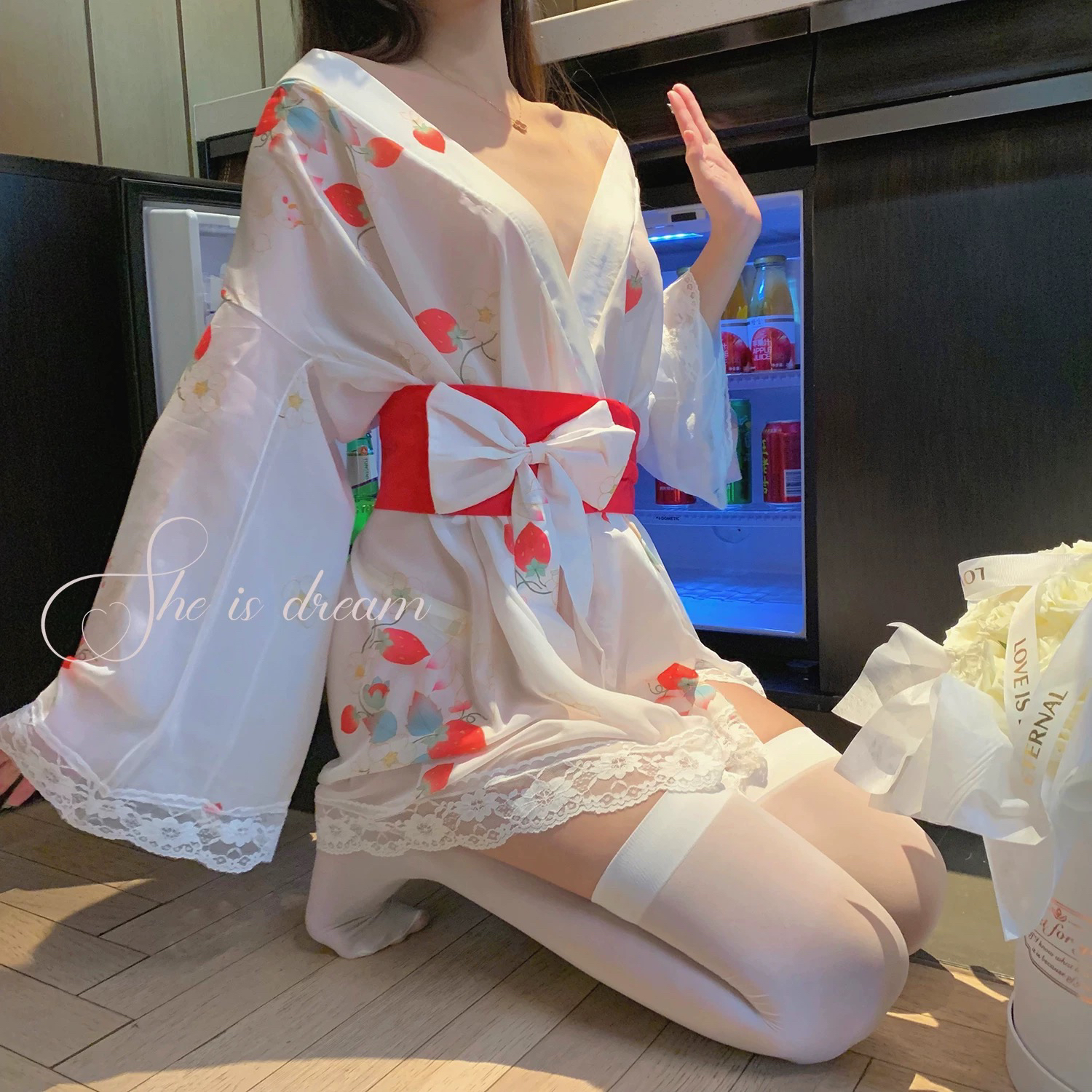 趣味性感草莓印花透视V领魔术贴腰封和服套装