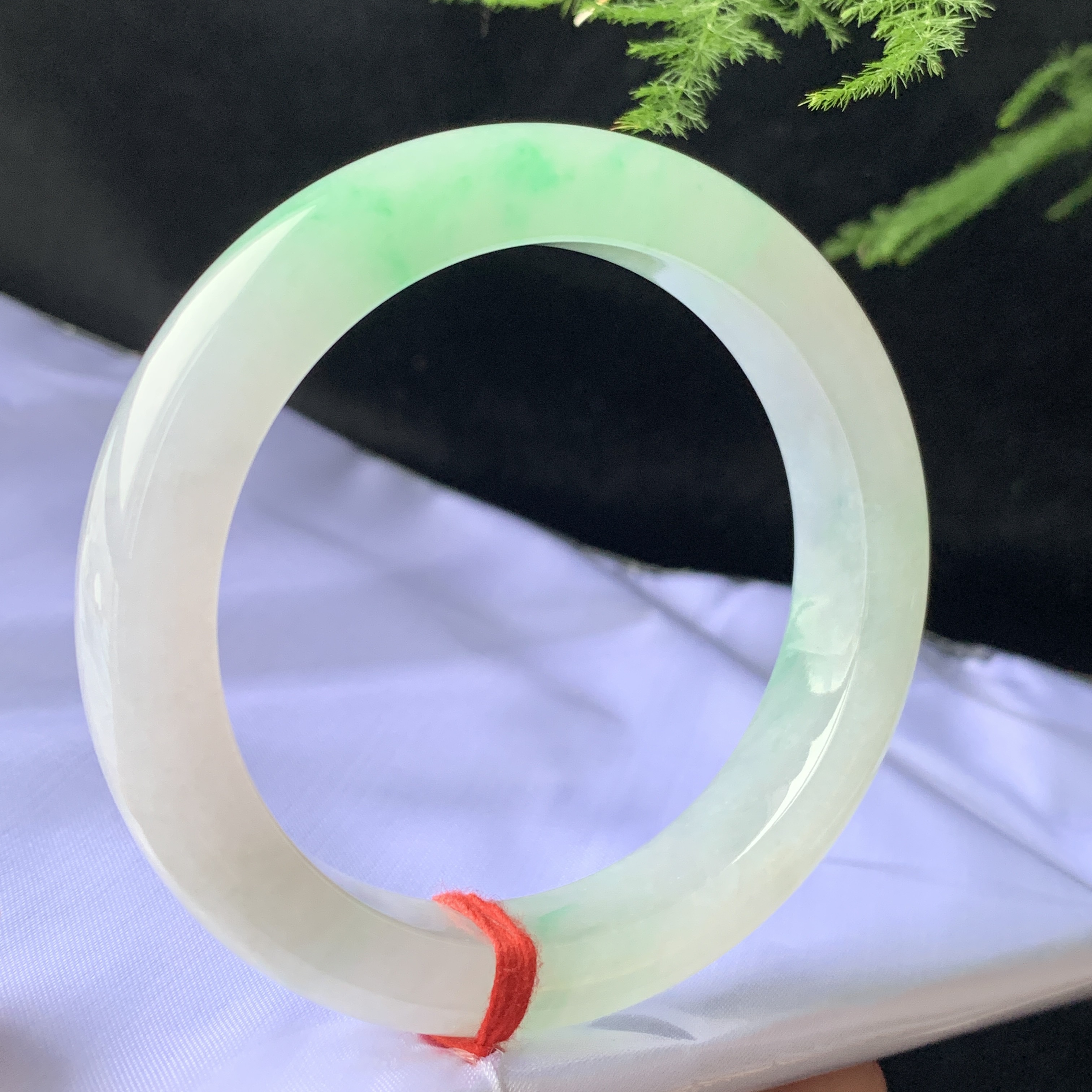 天然缅甸翡翠手镯冰种阳绿飘花镯A货尺寸57.8-12.7-9