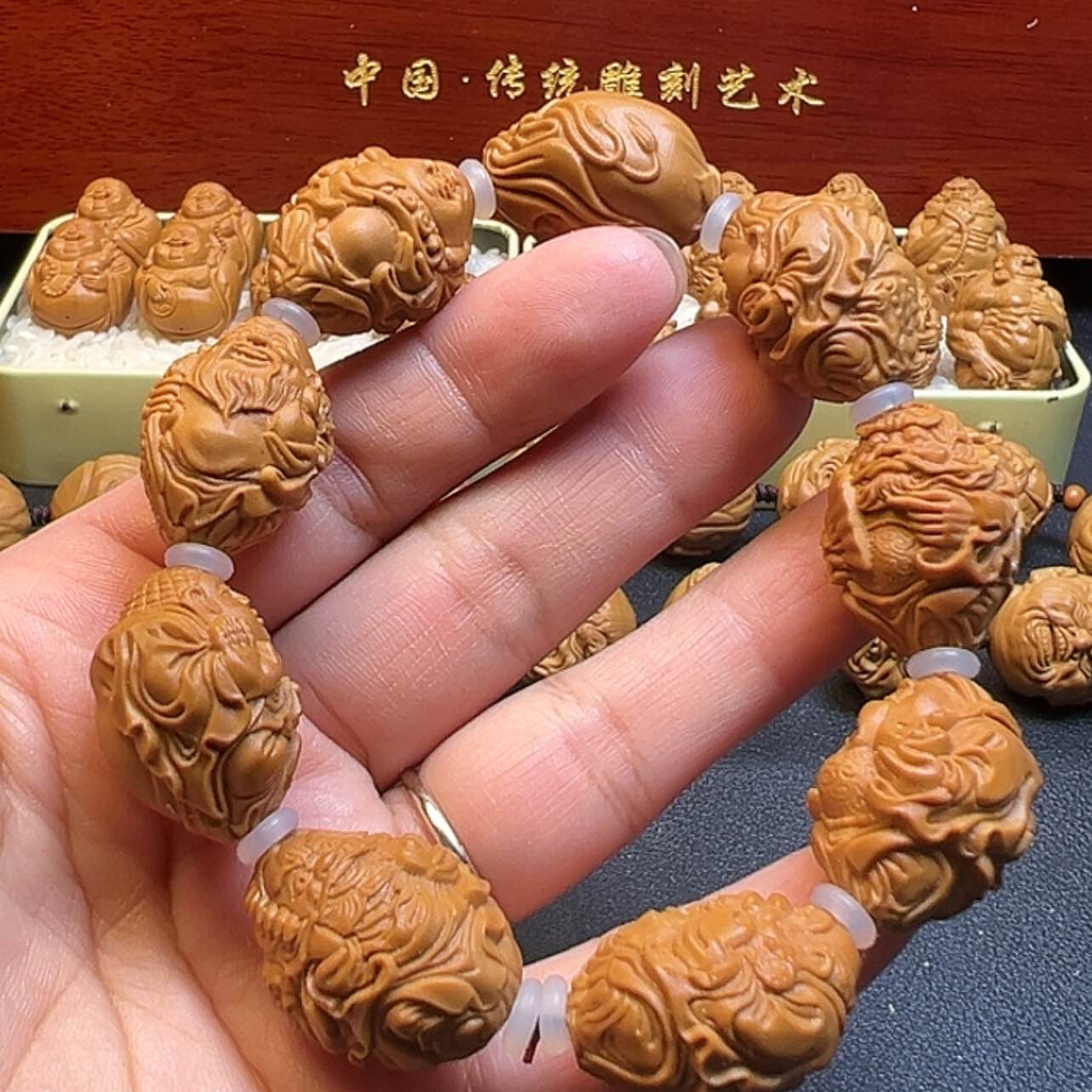 【闪购商品】橄榄核核雕群仙会