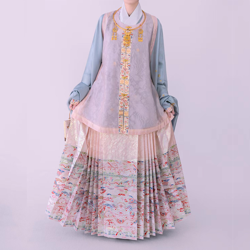 檀绾-呆呆粉龙满地金仿妆花缎面马面裙明制汉服粉色龙年新款