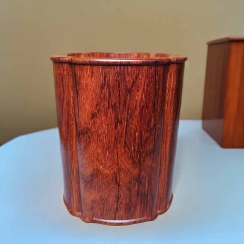 印度小叶紫檀葵口笔筒老料整木实底带金星口延和底部上下起线