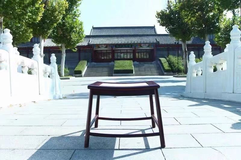 血檀藤面弧形长方凳