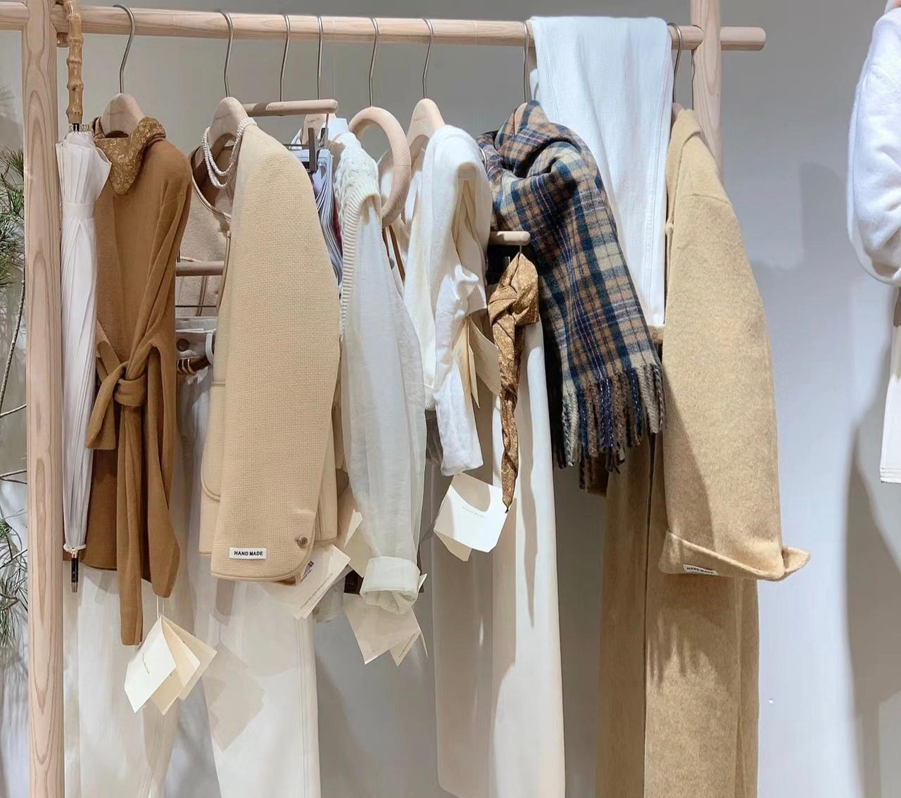 随机一件精美服装