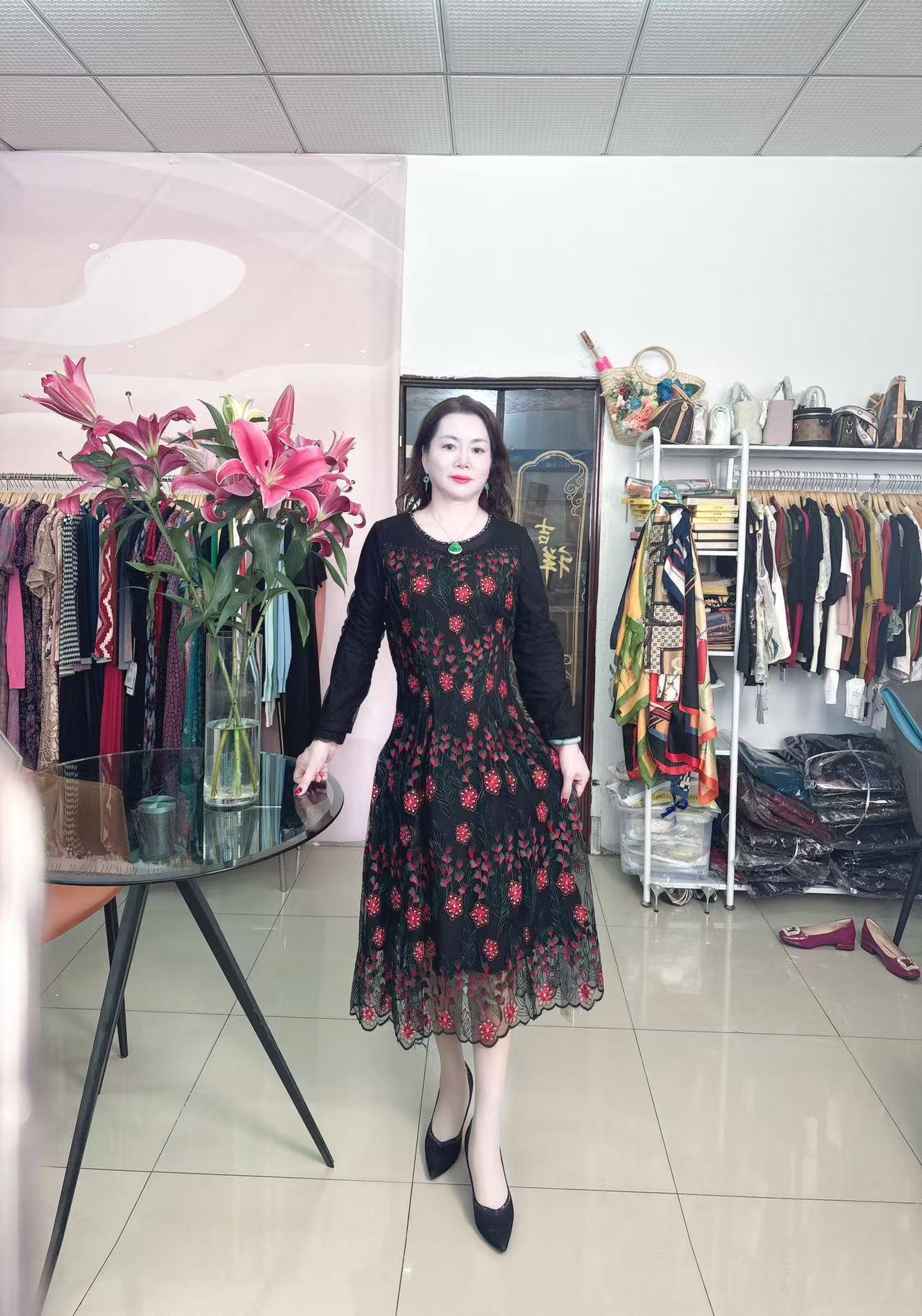 高端台湾纱2025新款气质奢华外出穿搭中年妈妈装连衣裙黑色秋冬女