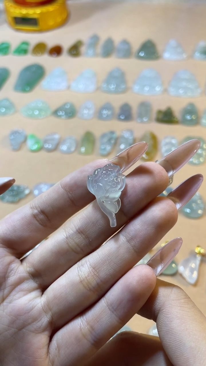 【闪购商品】翡翠吊坠(不含链)未镶嵌莲花