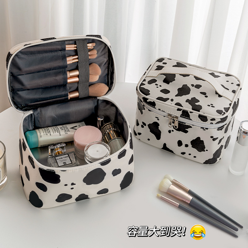 化妆包女2023新款可携式大容量手提旅行品洗漱包可爱奶牛收纳袋盒