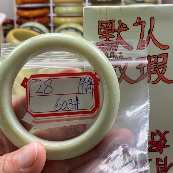 蛇纹石玉颈饰未镶嵌娜**哥