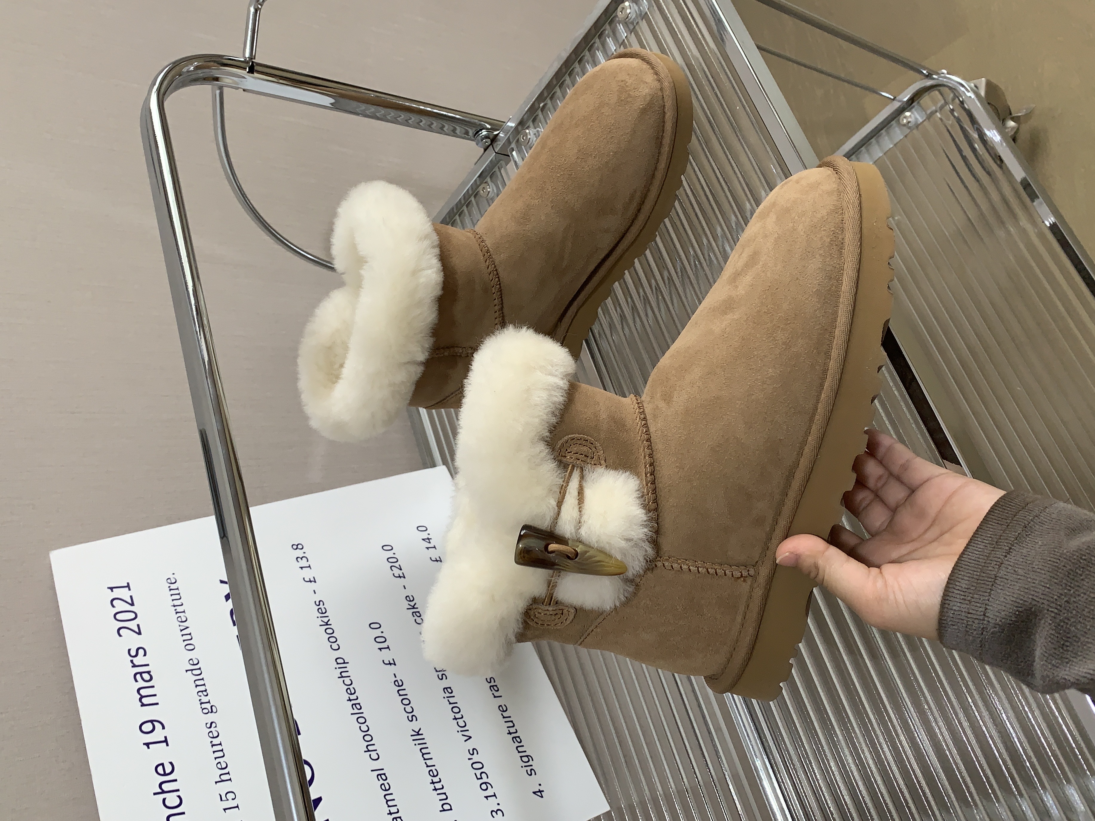 雪地靴女2025年冬季羊皮毛一体加绒加厚毛毛羊角扣短筒保暖棉鞋女