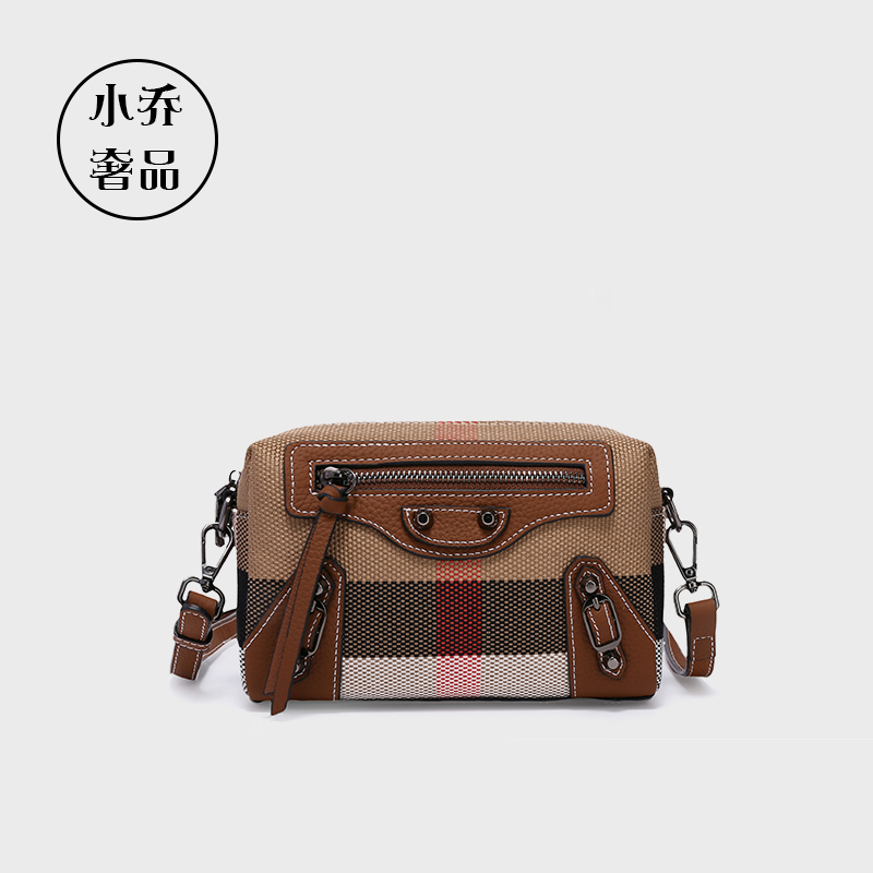小乔奢品【休闲英伦】春夏 新款经典复古牛皮相机小方包#A0055