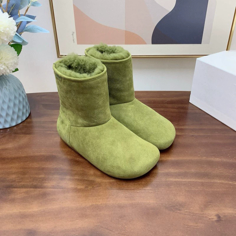 冬季圆头保暖舒适雪地靴女潮流时尚百搭羊皮毛一体长筒靴