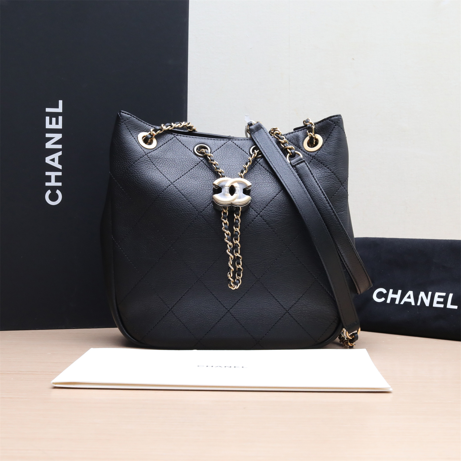 99新 Chanel/香奈儿 小花6枫菱格纹抽绳水桶 黑色 28开 金扣