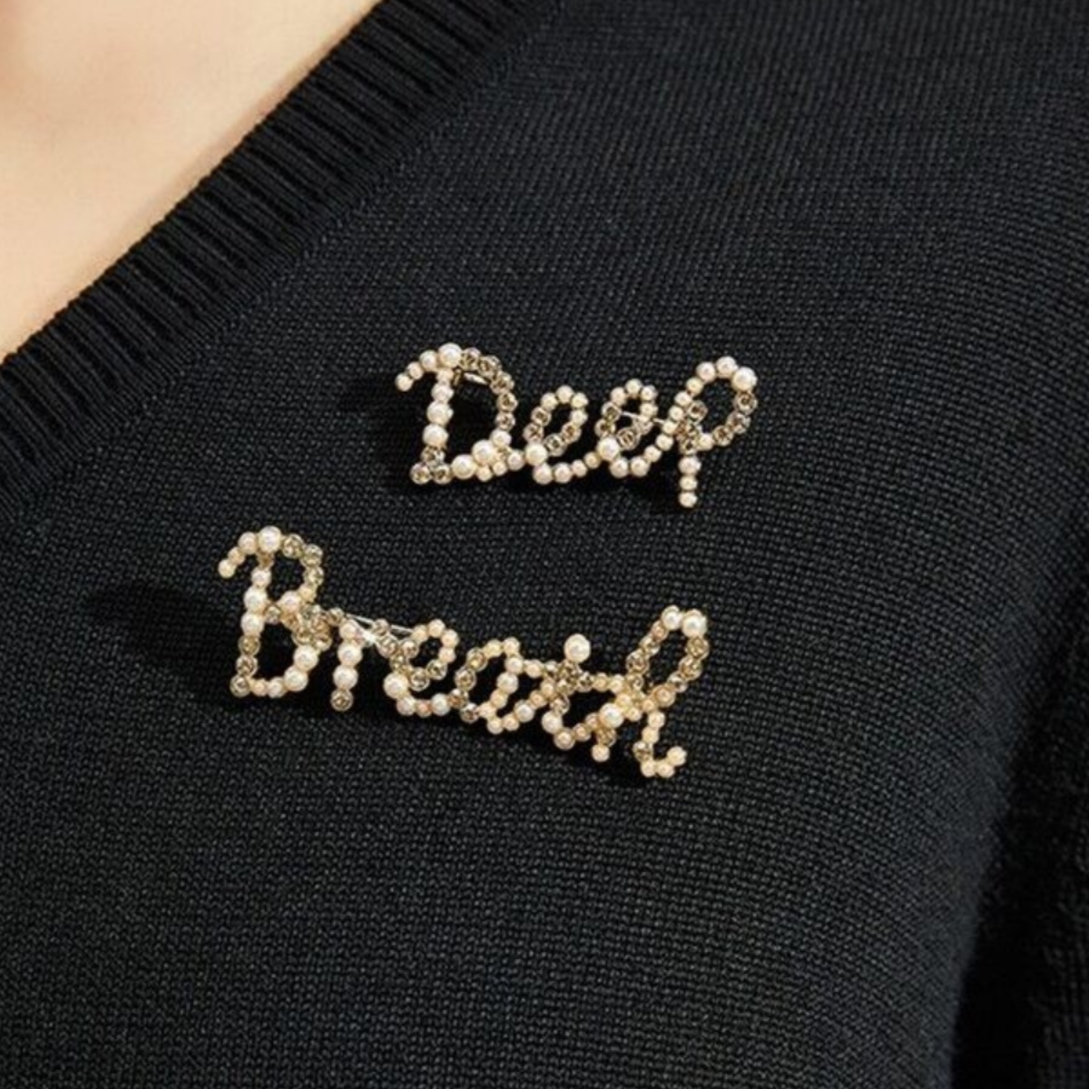 GIRDEAR/哥弟 铜合金仿水晶胸针 字母高档胸衬衫针1900188