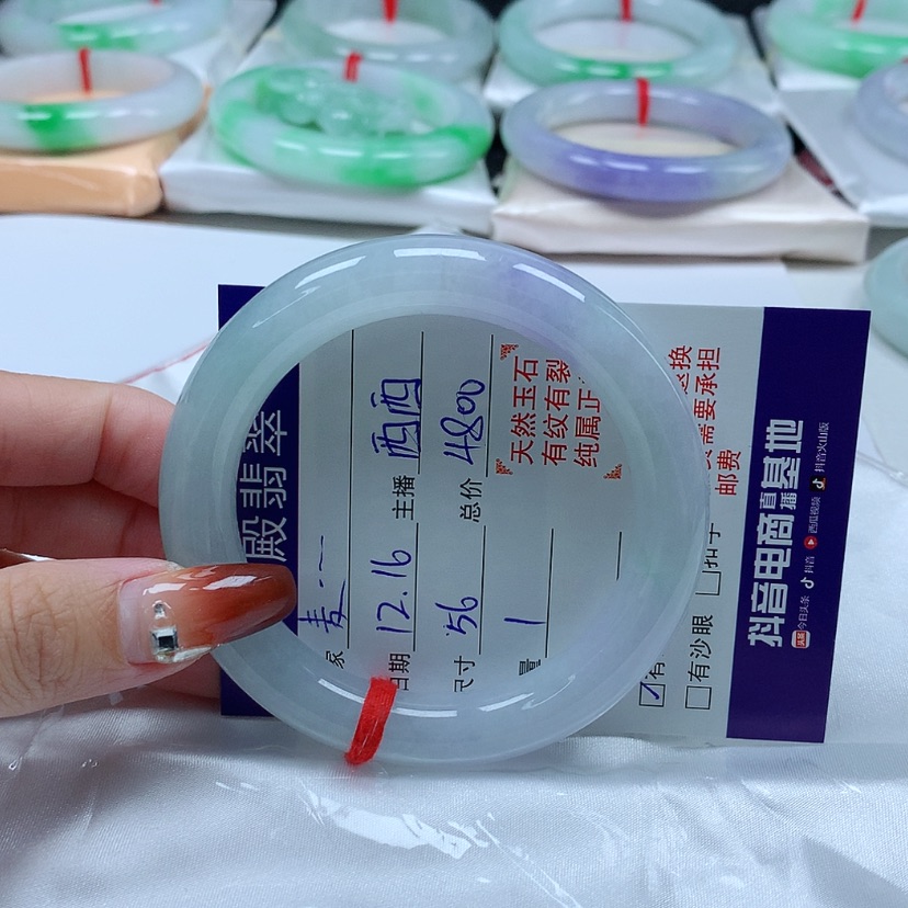 【闪购商品】翡翠手镯未镶嵌麦****！56