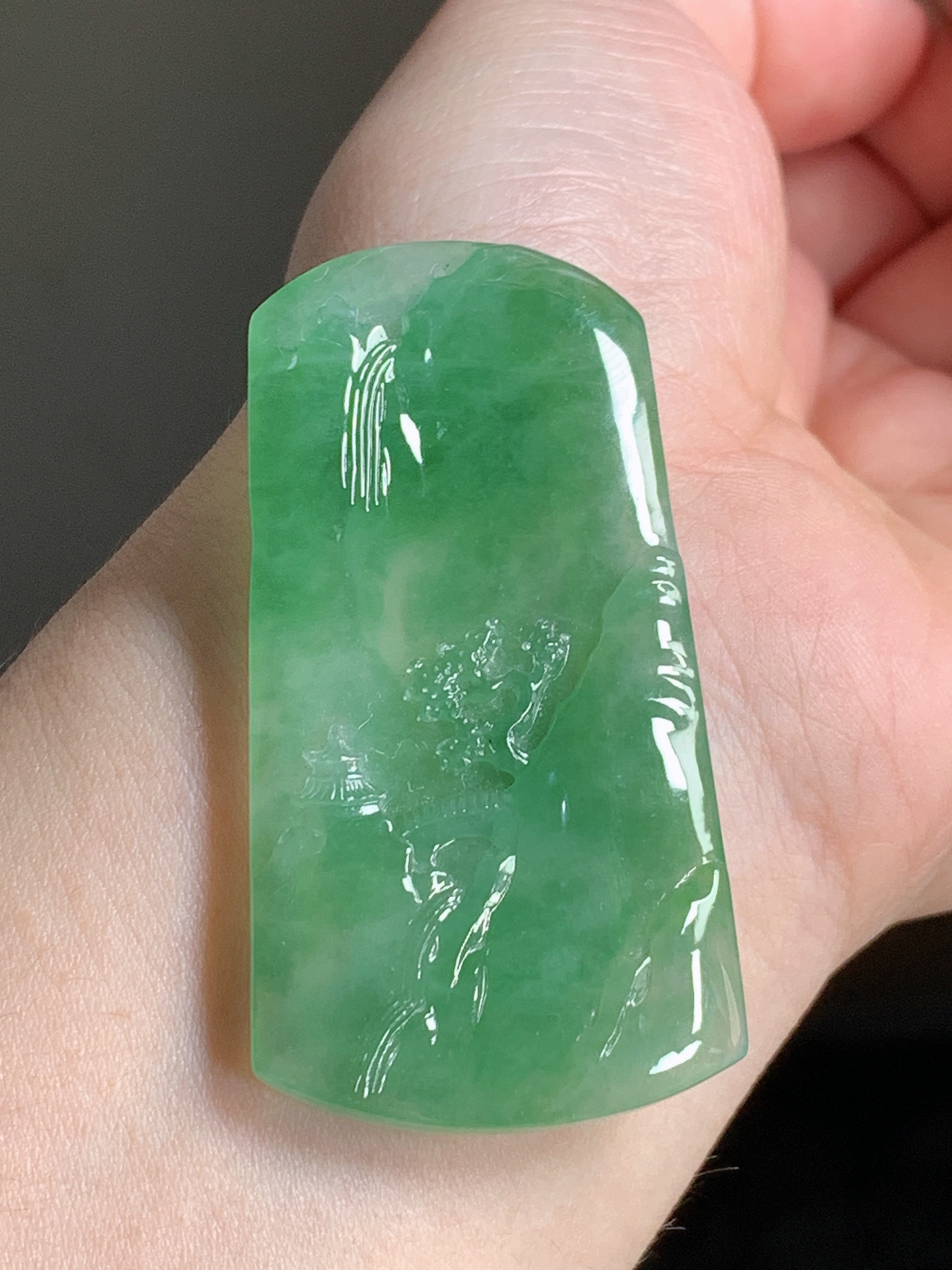 天然缅甸翡翠A货冰种满绿山水牌挂件，尺寸55.5*28.5*4.8