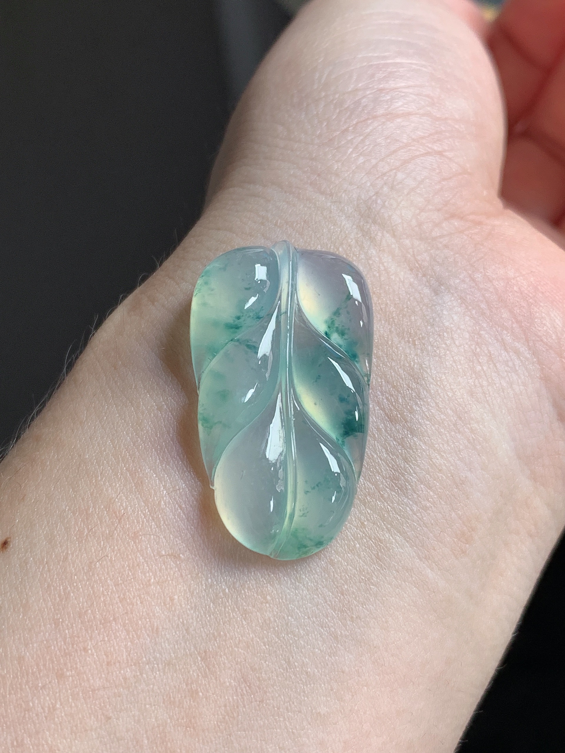 天然缅甸翡翠A货老坑冰种飘花叶子吊坠，尺寸32.1*18.1*4.9