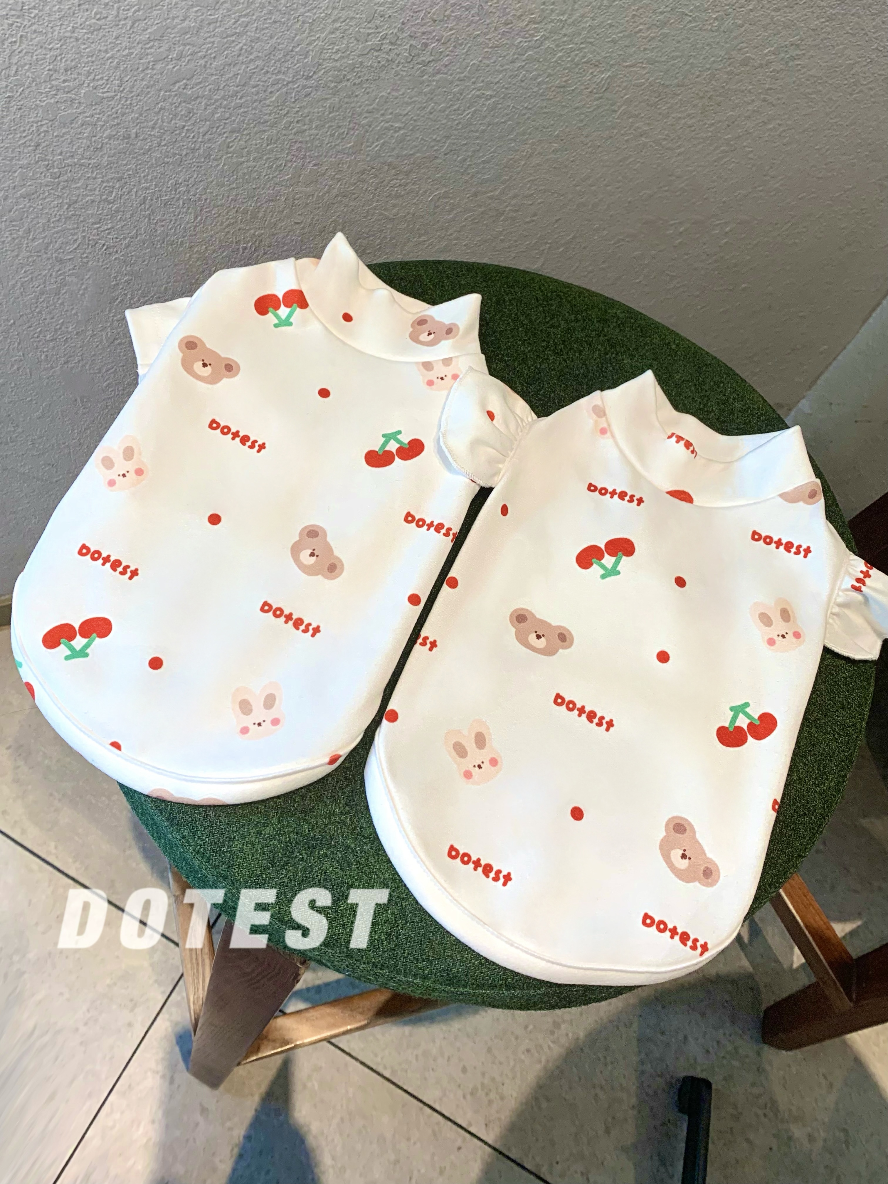 Dotest宠物衣服猫咪狗狗打底衫樱桃德绒半高领保暖衣秋冬可爱内搭