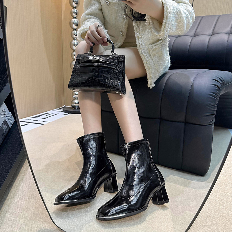 【诺一家加宽加肥大码女鞋】肯豆短靴气质高跟短靴方头漆皮大码短靴