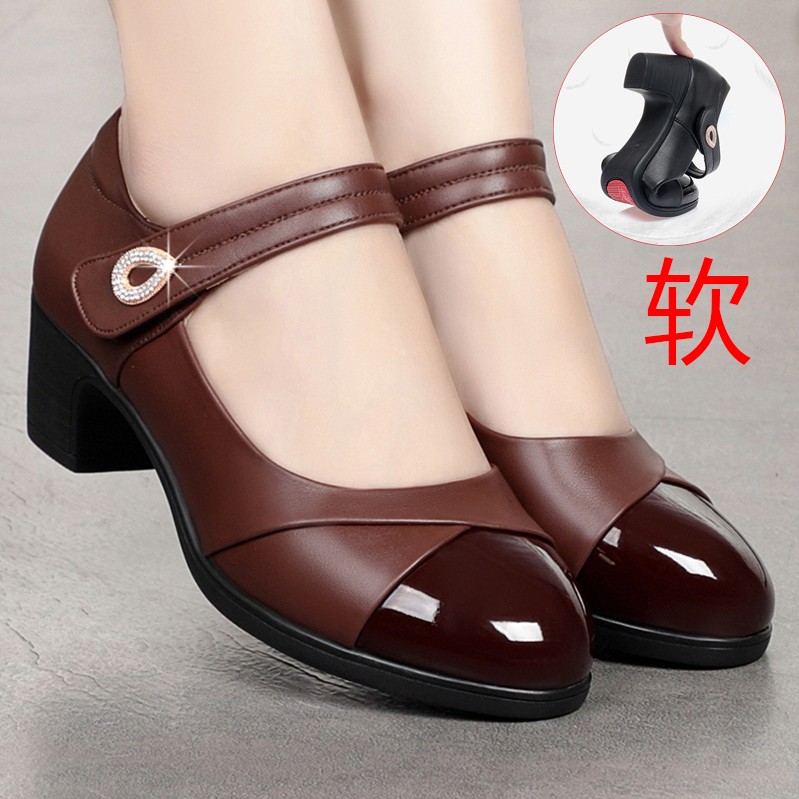 软底粗跟圆头一字扣带浅口中年妈妈鞋女士皮鞋中老年跳舞女鞋单鞋