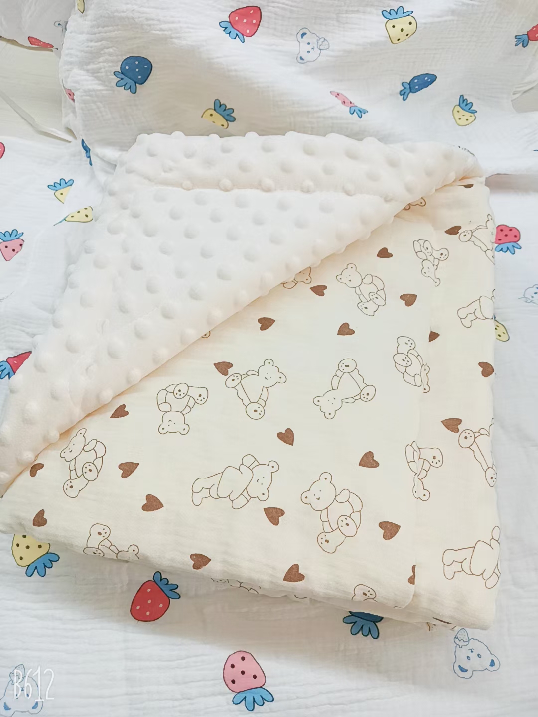 新生儿豆豆绒被子夹棉婴幼儿盖被机洗空调被