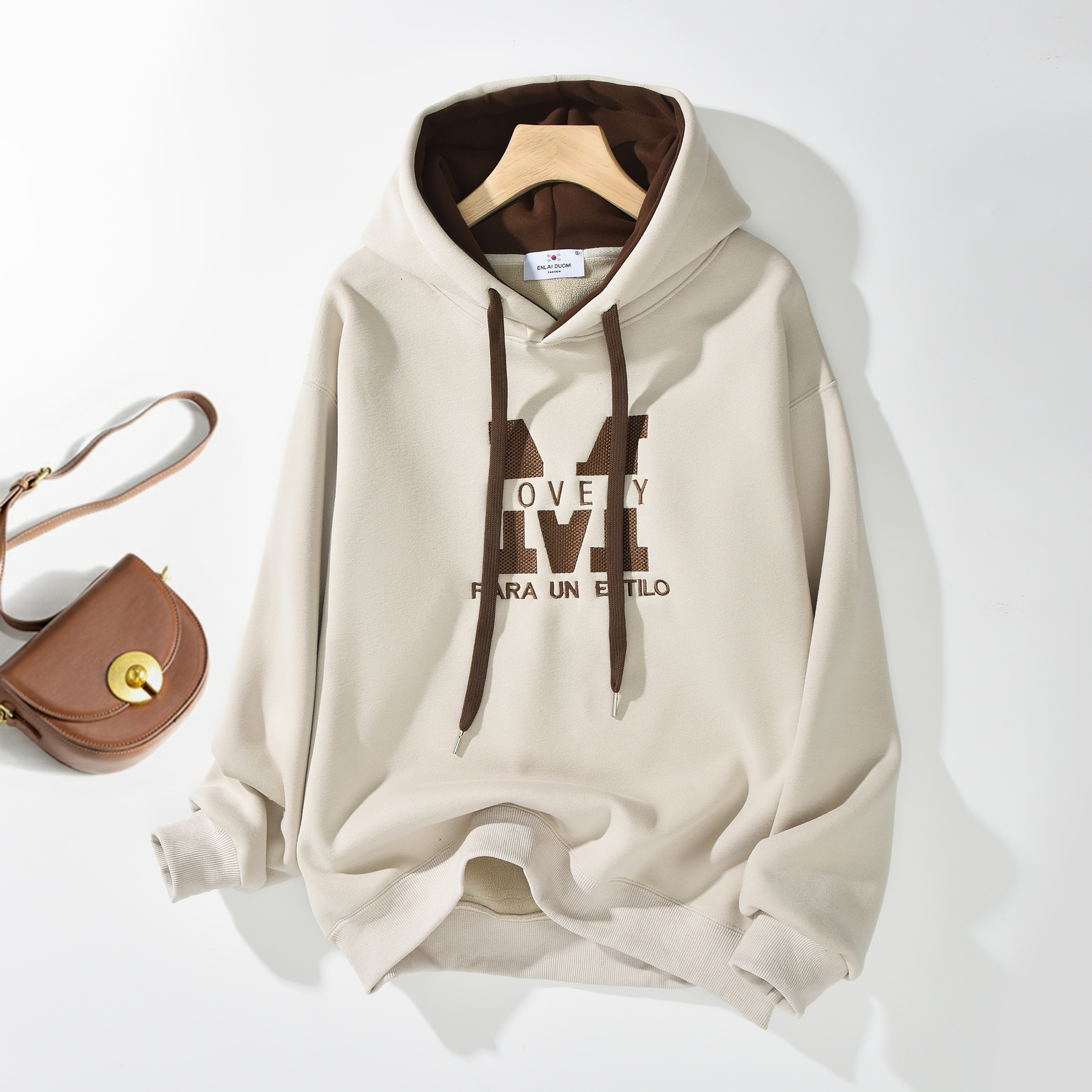 即墨秋冬新款M字母刺绣加绒加厚卫衣时尚休闲百搭连帽长袖女上衣