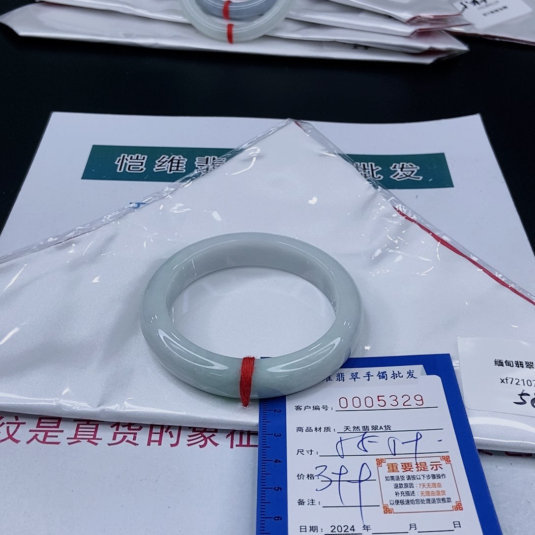 翡翠手镯未镶嵌缅甸翡翠