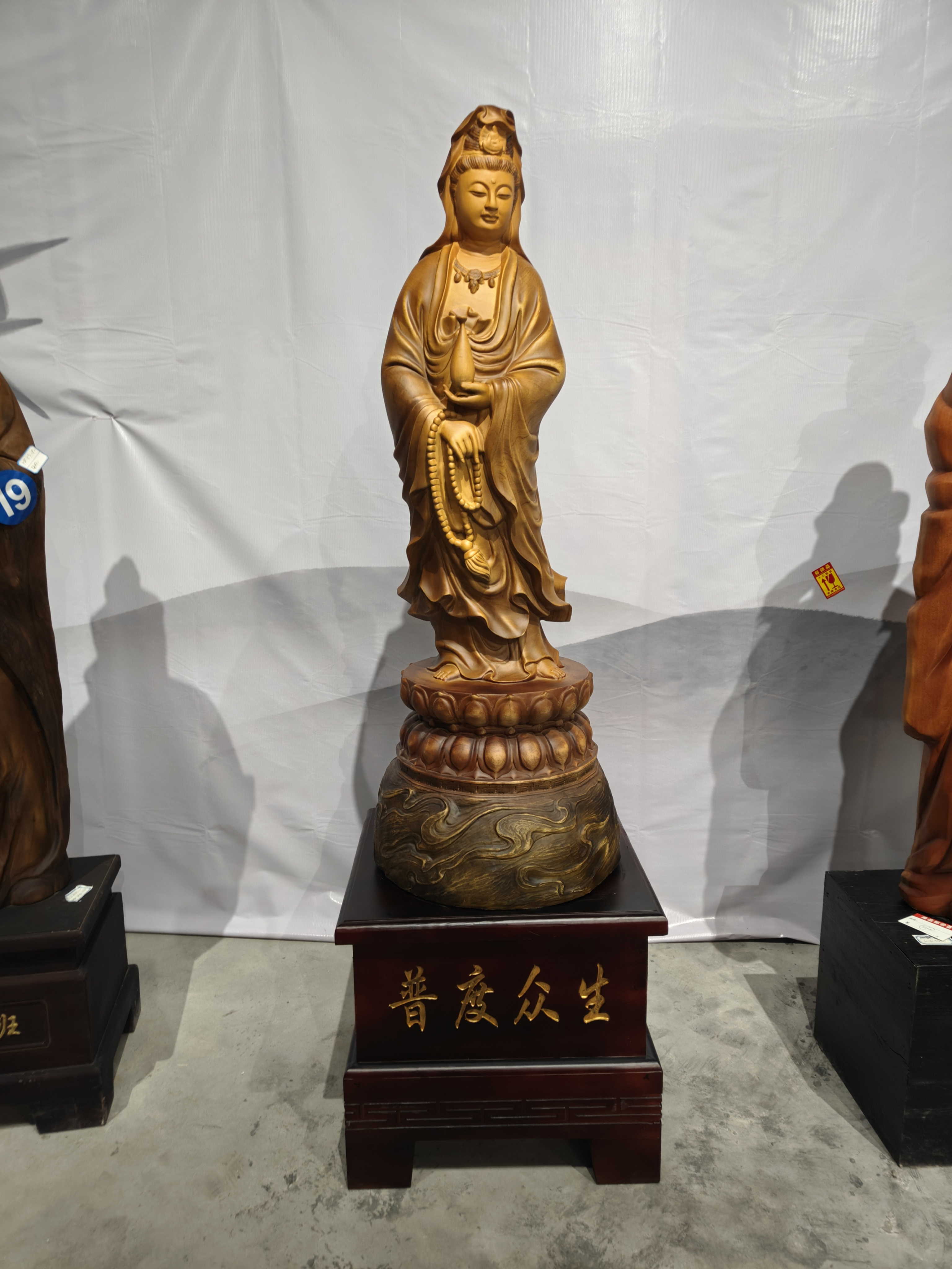 木雕工艺品，香樟木静瓶观音，匠心制作一体成型长55宽53高182