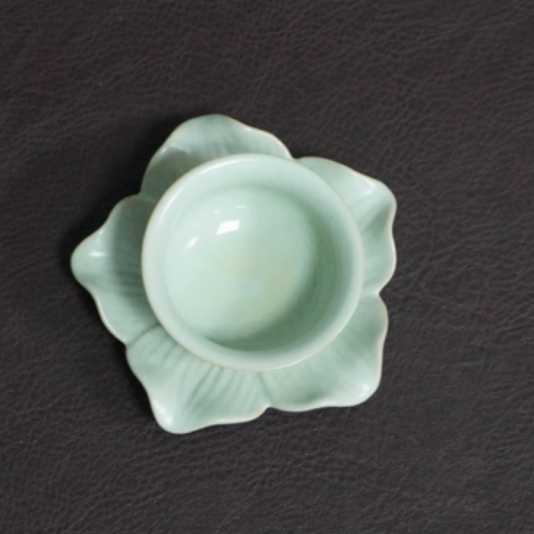 小黑 汝州汝瓷原矿手工开片三足莲花杯加杯垫