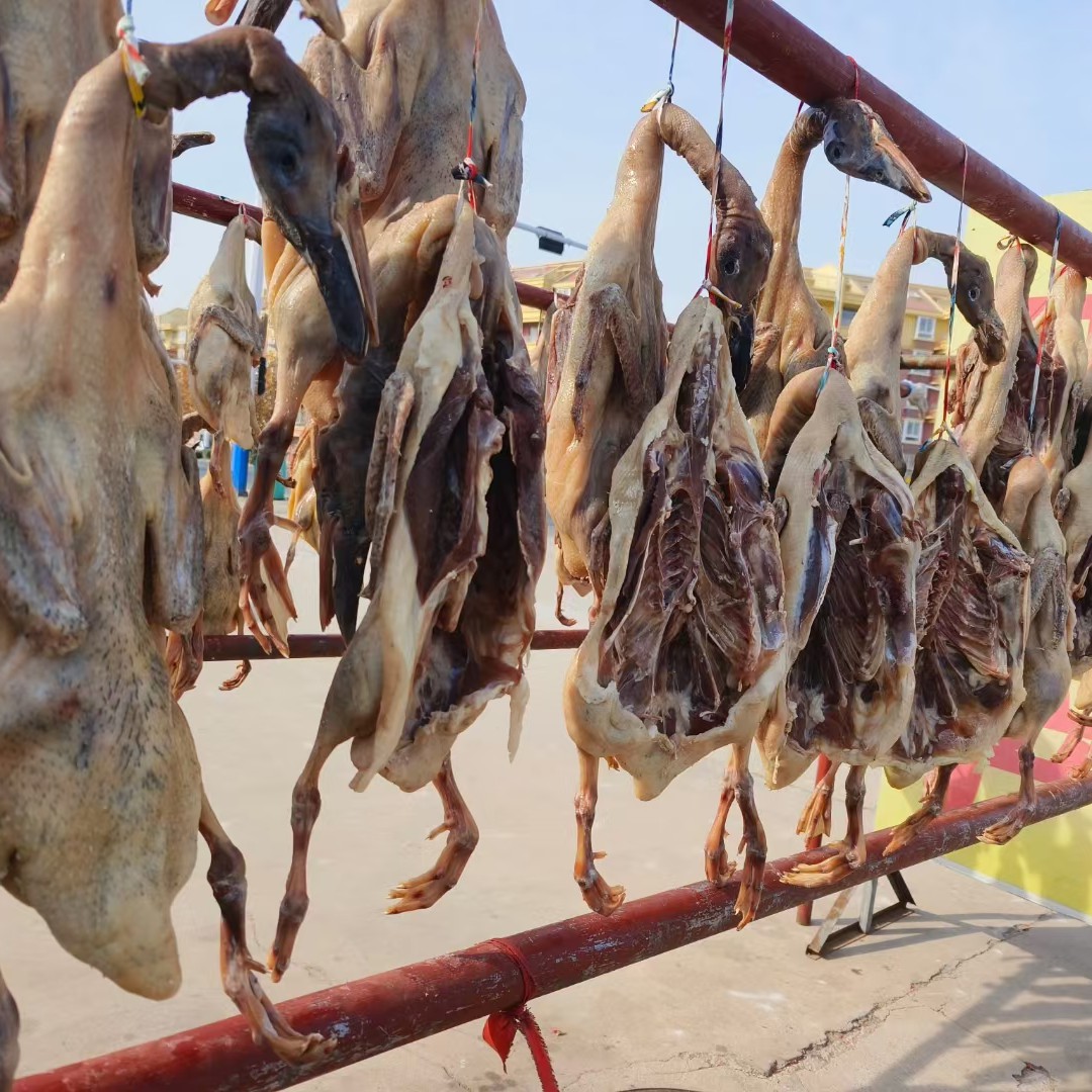 安徽腊鸭子生态慢养绿头大麻鸭手工腌制土鸭老鸭